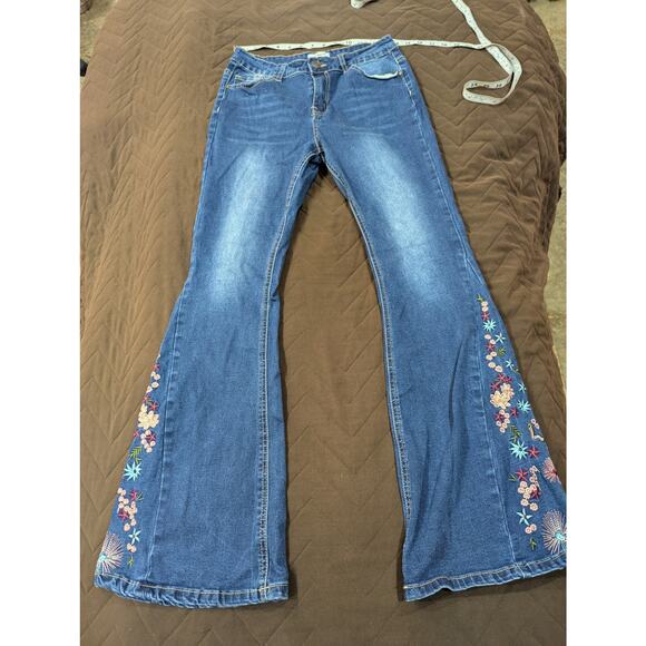 Junior's floral embroidered boot cut/flare jeans by Bamboo size 13 - Picture 1 of 8